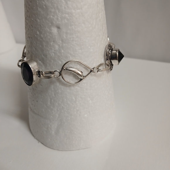 "Love Knot" Sterling Silver Amethyst and Black Onyx Bracelet - Picture 3 of 8